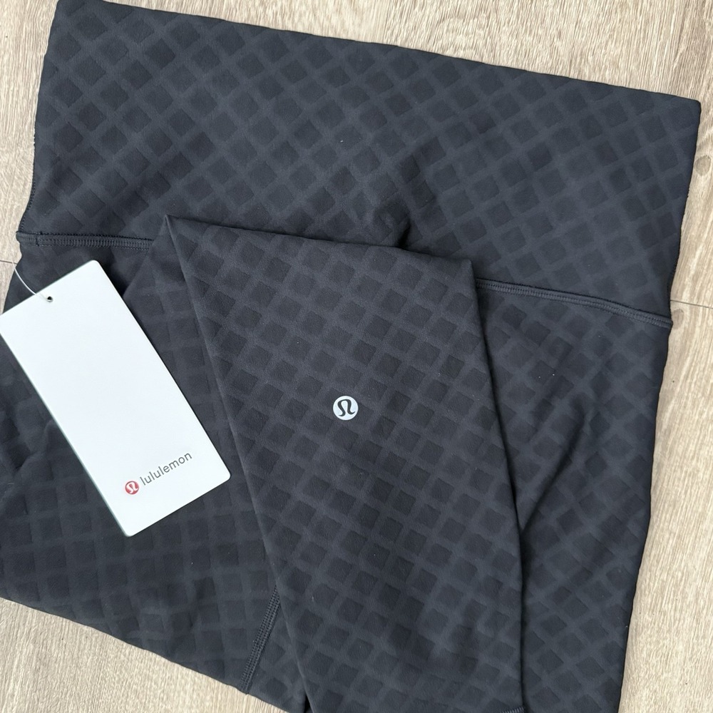NEW Lululemon 3D Jacquard Diamond Train High Rise 25" Size 8 Black Leggings